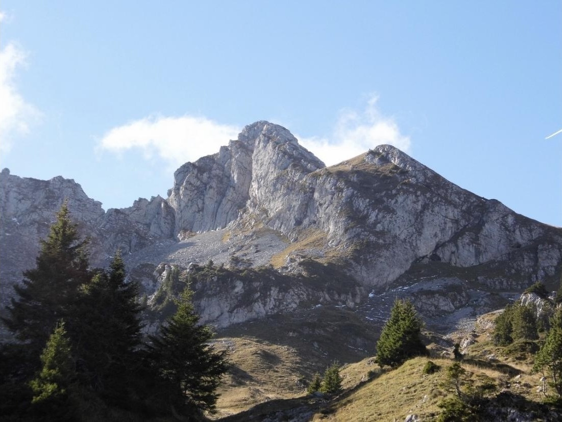 La Pointe de la Sambuy vue depuis la montée, massif des Bauges